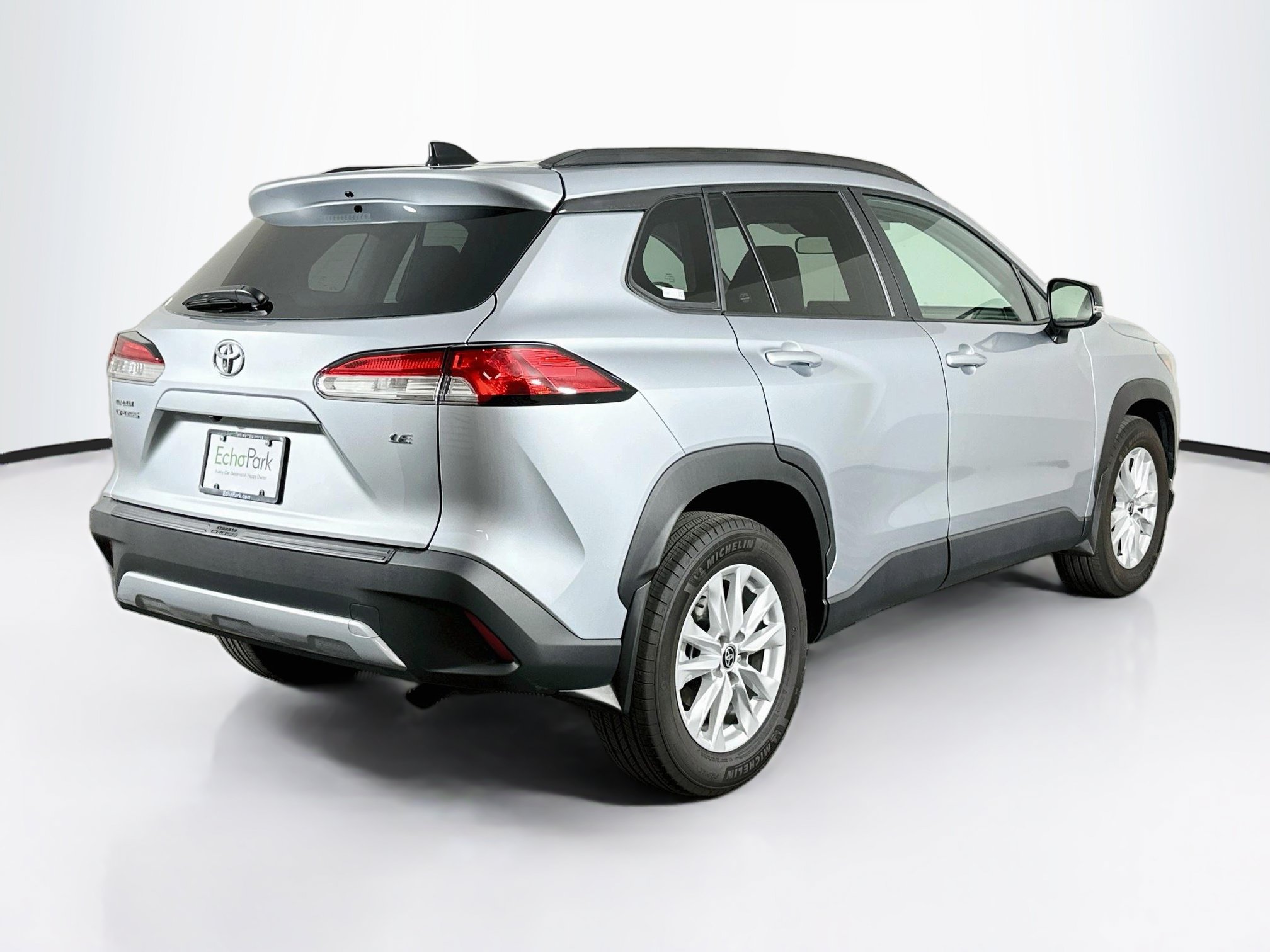 Used 2025 Toyota Corolla Cross LE w/ Moonroof Package FWD image 9
