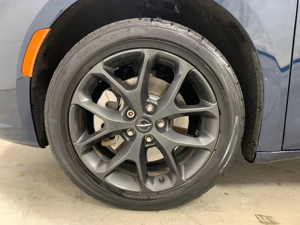 Used 2021 Chrysler Pacifica Touring-L w/ S Appearance Package AWD/4WD video 2