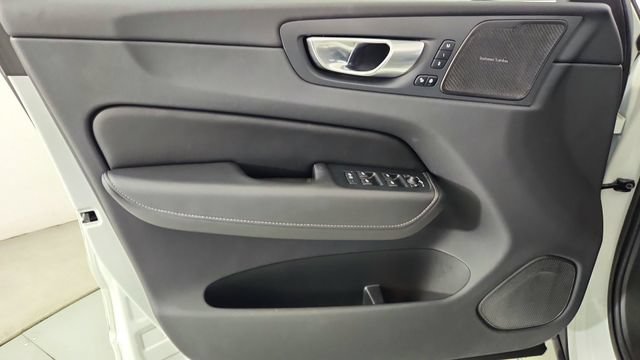 Used 2023 Volvo XC60 B5 Ultimate FWD image 9