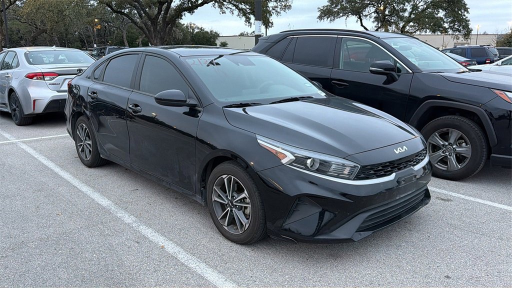 Used 2022 Kia Forte LXS image 3