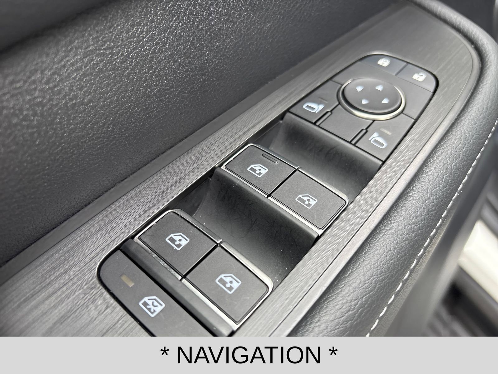 Used 2025 Nissan Armada SV AWD/4WD image 11
