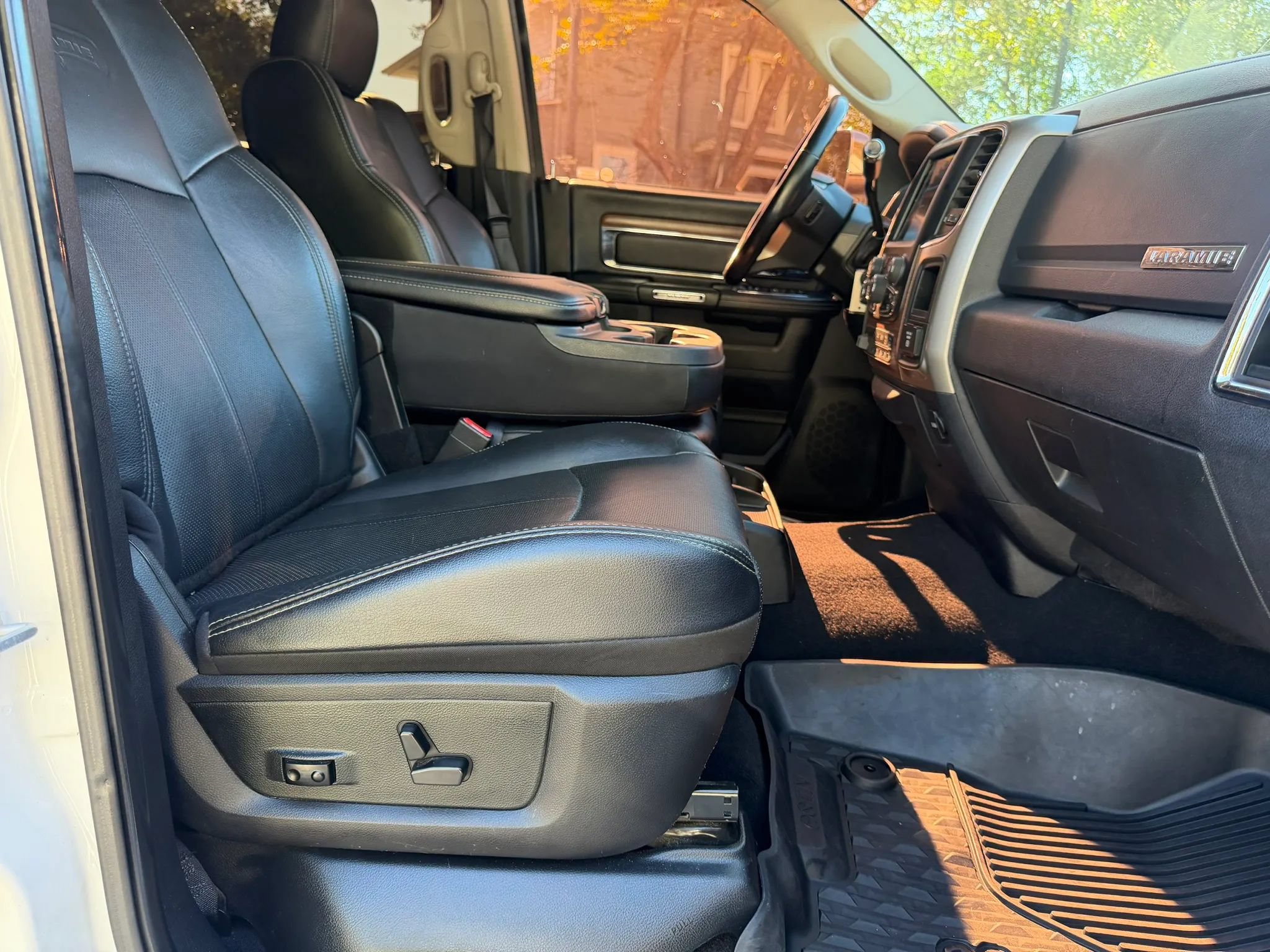 Used 2018 RAM 2500 Laramie AWD/4WD image 13