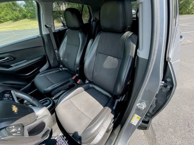 Used 2019 Chevrolet Trax LT w/ LT Convenience Package FWD image 19