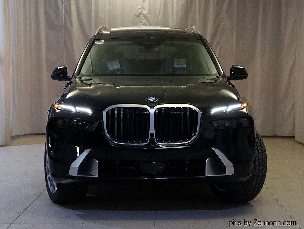 Used 2026 BMW X7 xDrive40i w/ Executive Package image 2
