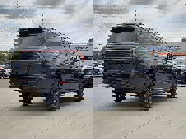 New 2025 Lincoln Navigator L Reserve image 9