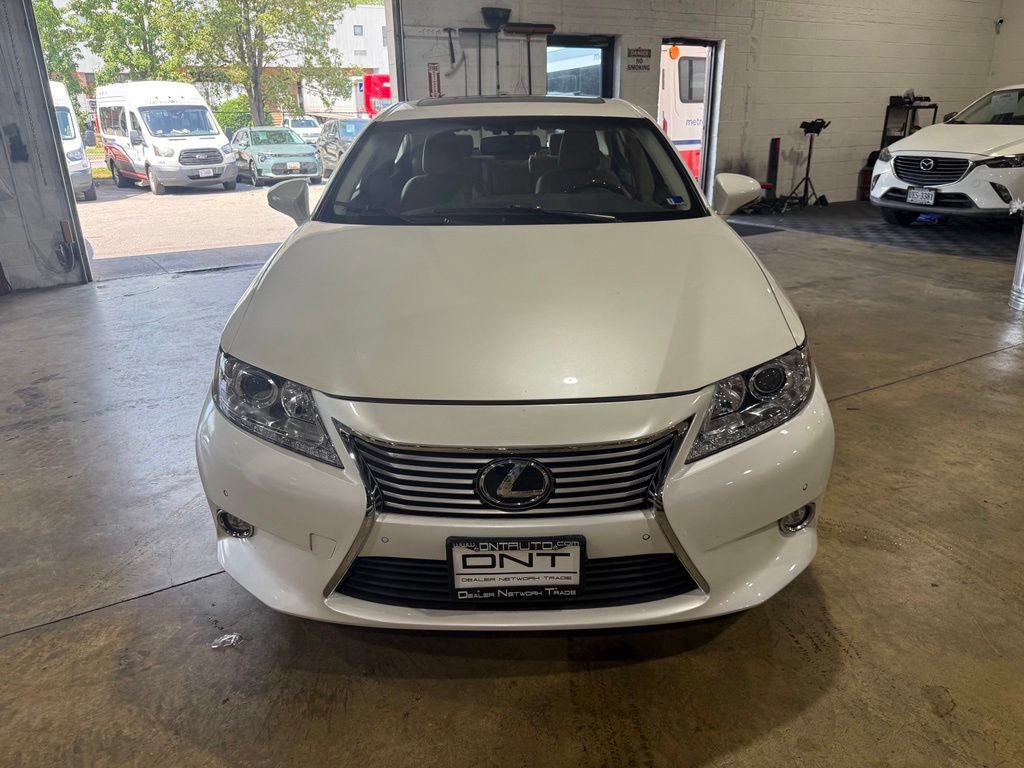 Used 2015 Lexus ES 350 w/ Luxury Package FWD image 2