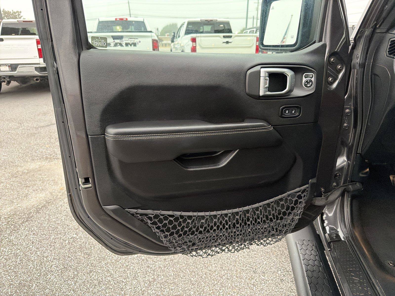 Used 2021 Jeep Wrangler Unlimited Sahara w/ Uconnect 4C Nav & Sound Group AWD/4WD image 9