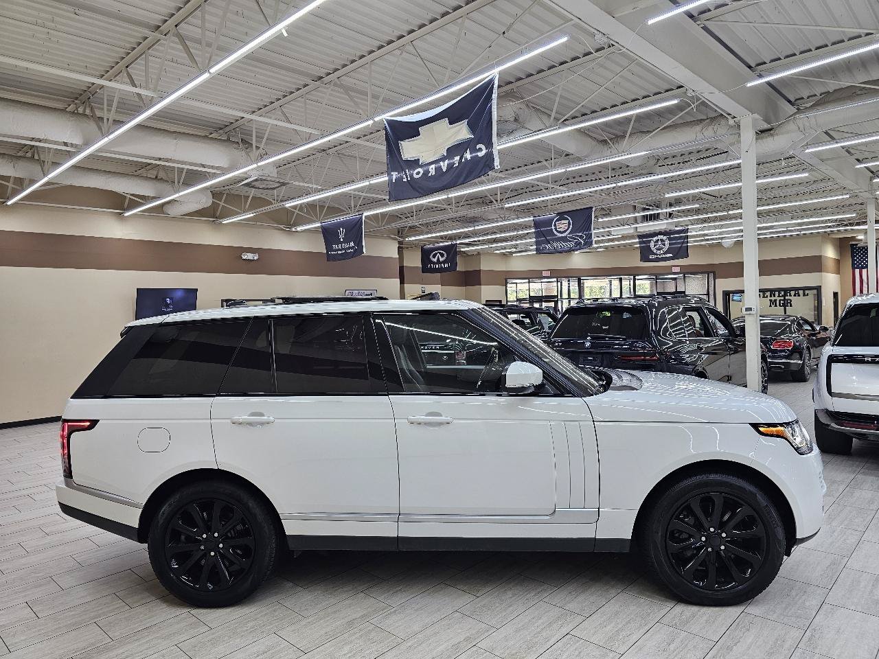 Used 2017 Land Rover Range Rover HSE AWD/4WD image 5