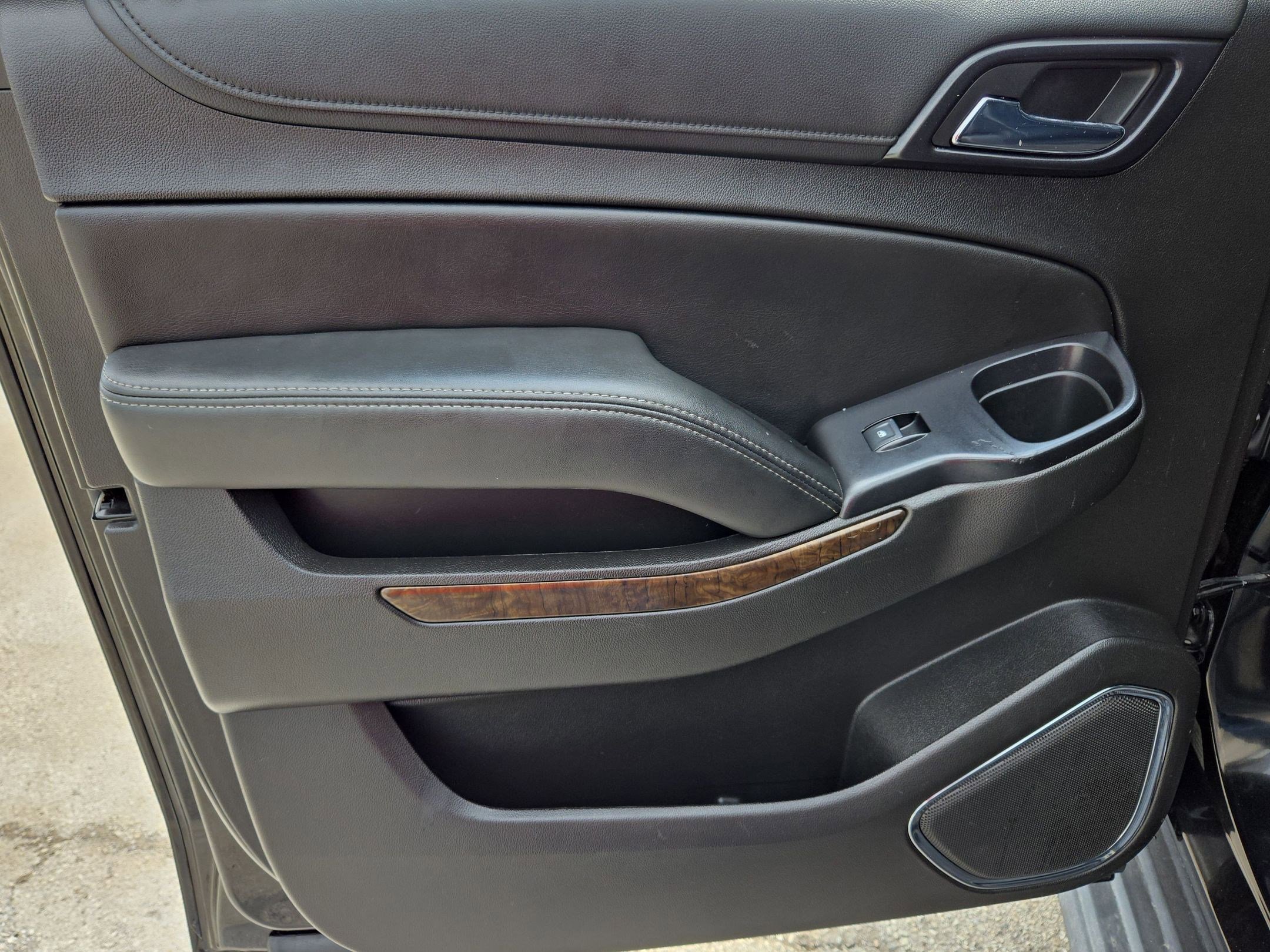 Used 2019 Chevrolet Suburban LT image 14