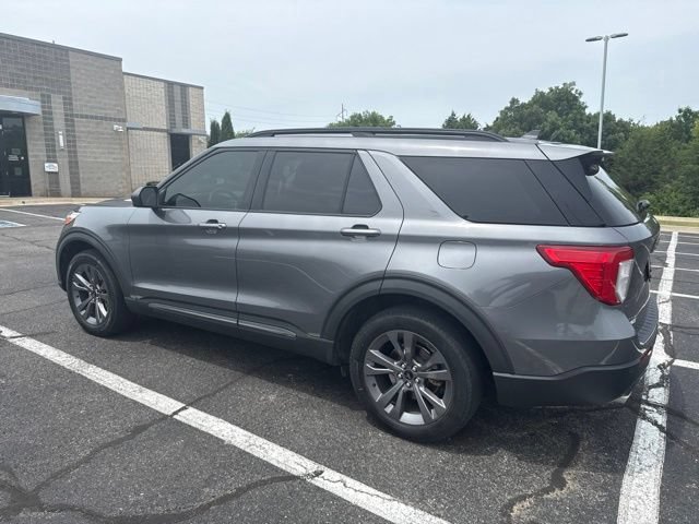 Used 2021 Ford Explorer XLT w/ Equipment Group 202A AWD/4WD image 6