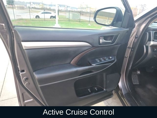 Used 2019 Toyota Highlander XLE image 21