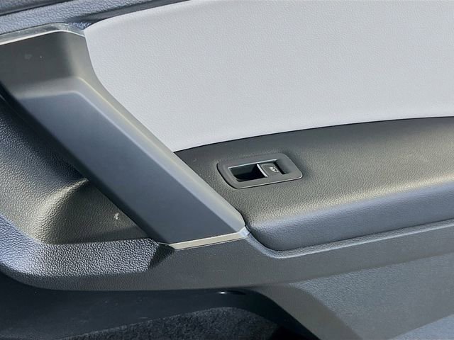 Used 2020 Volkswagen Tiguan SE w/ Panoramic Sunroof Package image 31