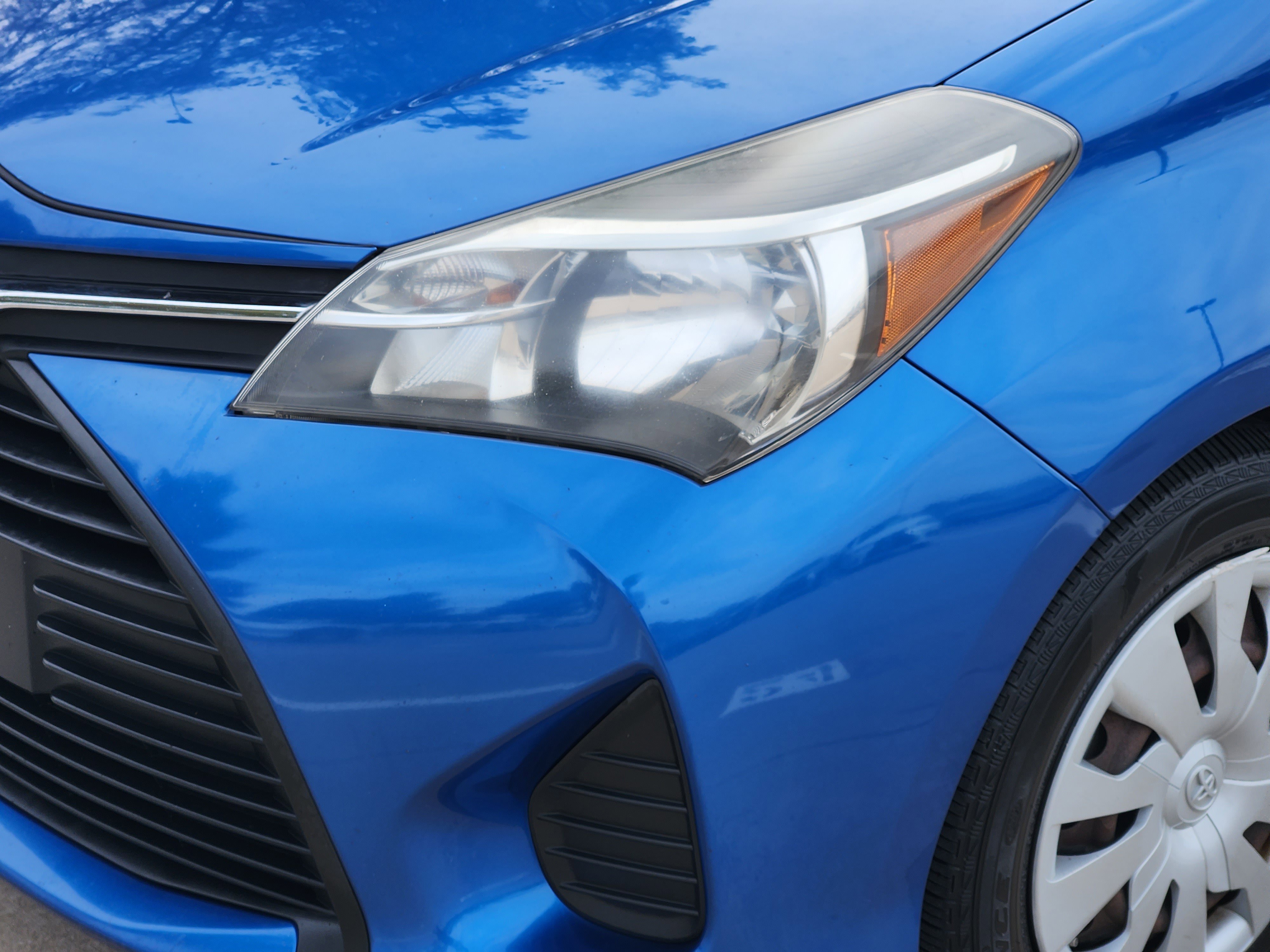 Used 2016 Toyota Yaris L image 5