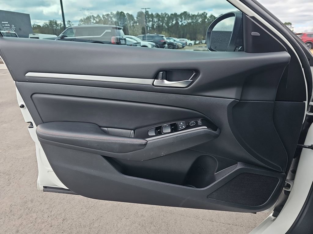 Used 2024 Nissan Altima 2.5 SR w/ SR Premium Package image 30