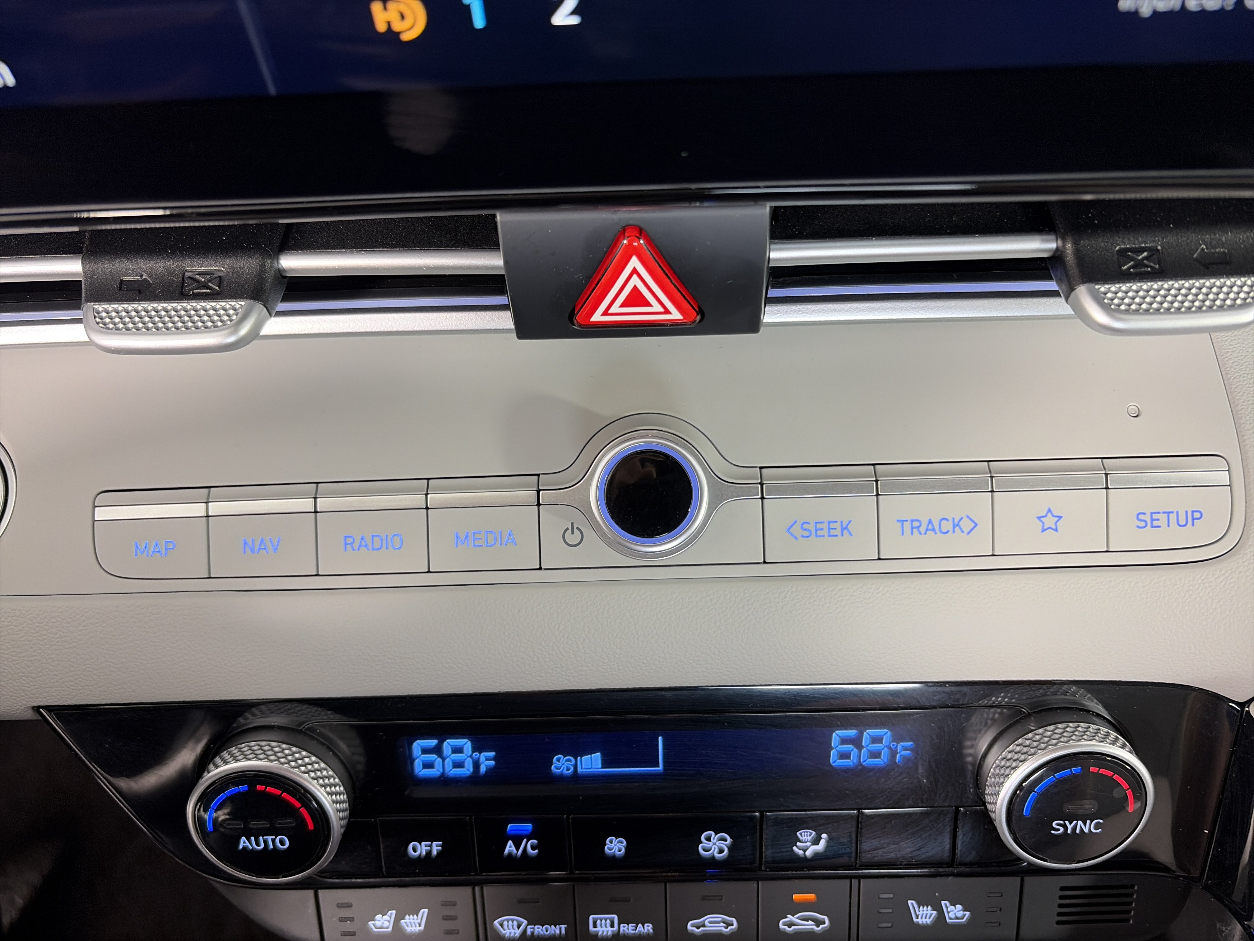 New 2025 Hyundai Elantra Limited FWD image 24
