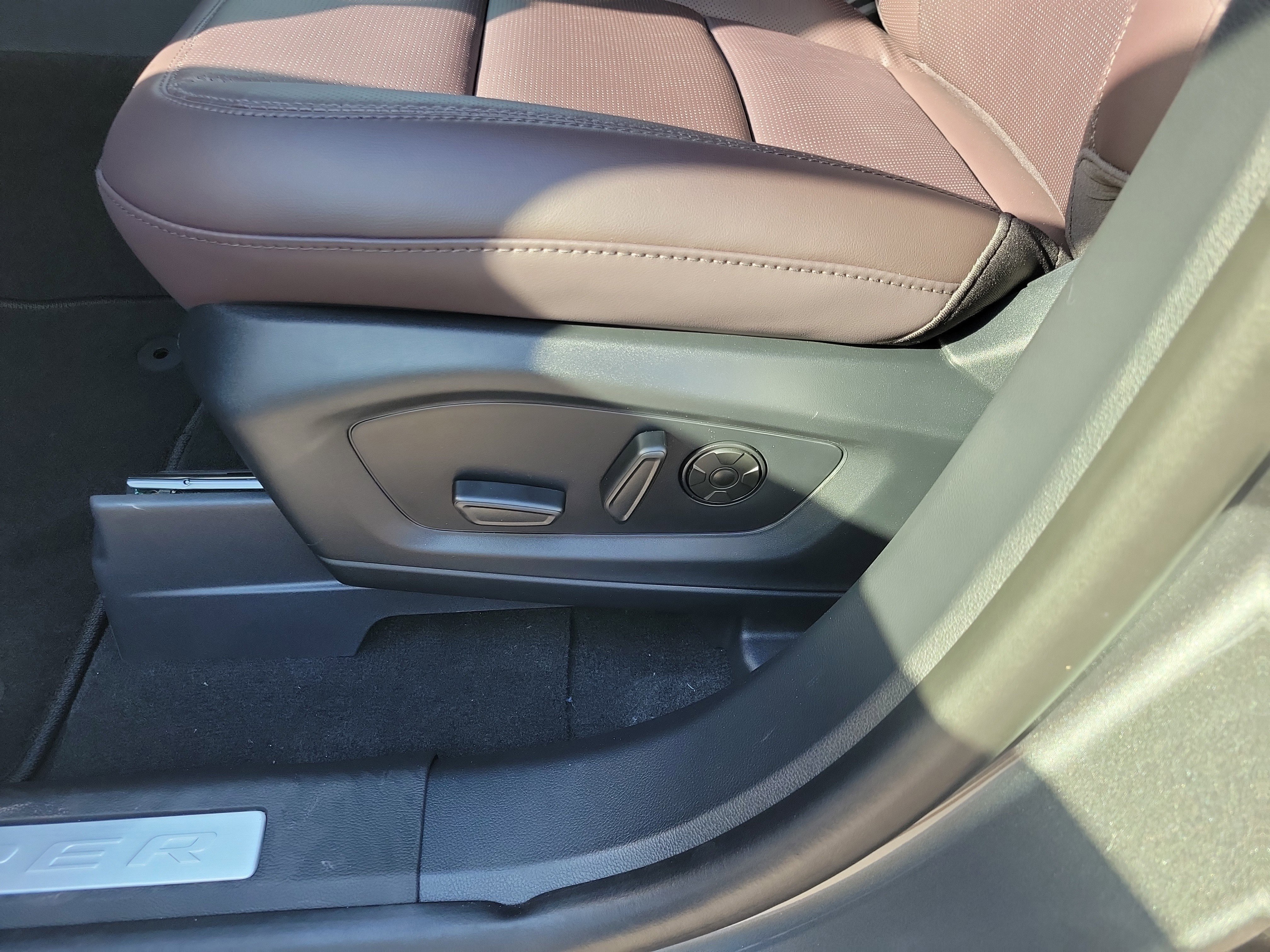 New 2026 Ford Explorer Platinum image 9