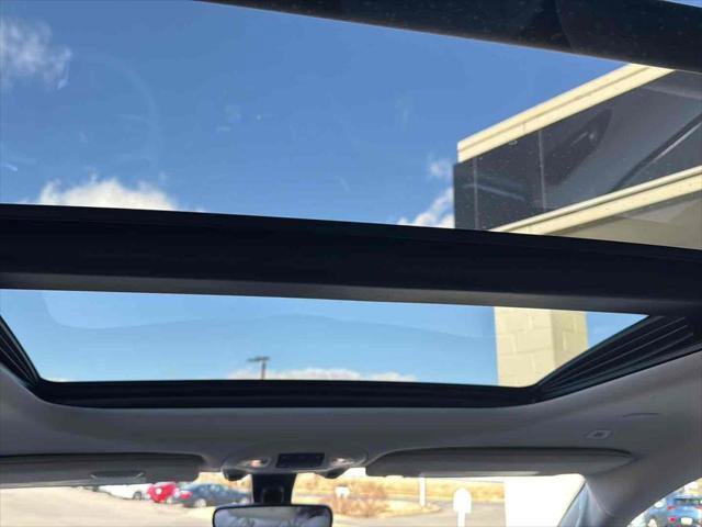 Used 2018 Chrysler Pacifica Limited image 34