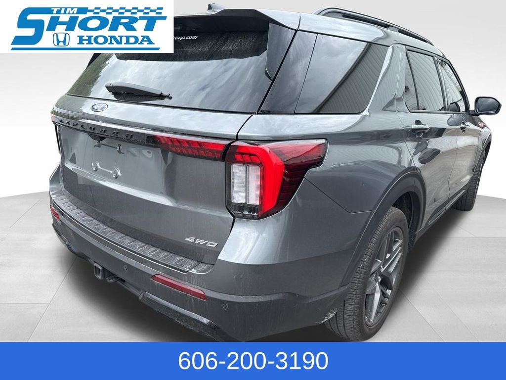 Used 2025 Ford Explorer ST-Line w/ Premium Package image 7