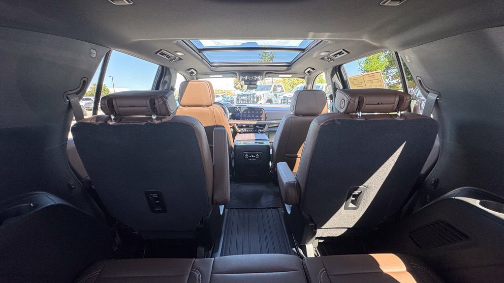 Used 2026 Chevrolet Tahoe High Country AWD/4WD image 6