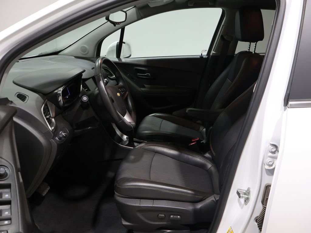 Used 2020 Chevrolet Trax LT w/ LT Convenience Package image 11