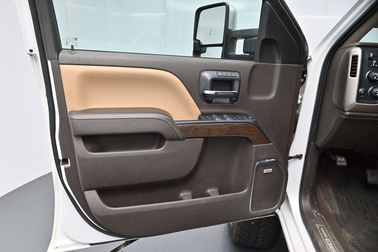 Used 2019 GMC Sierra 2500 Denali w/ Duramax Plus Package AWD/4WD image 9