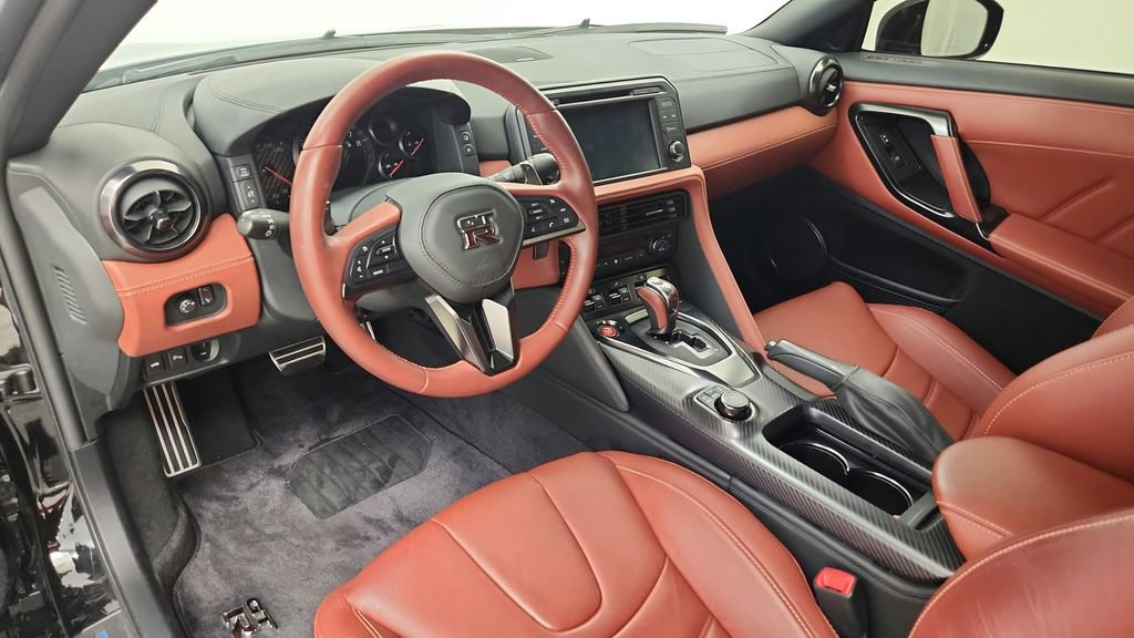 Used 2020 Nissan GT-R Premium w/ Premium Interior Package AWD/4WD image 29