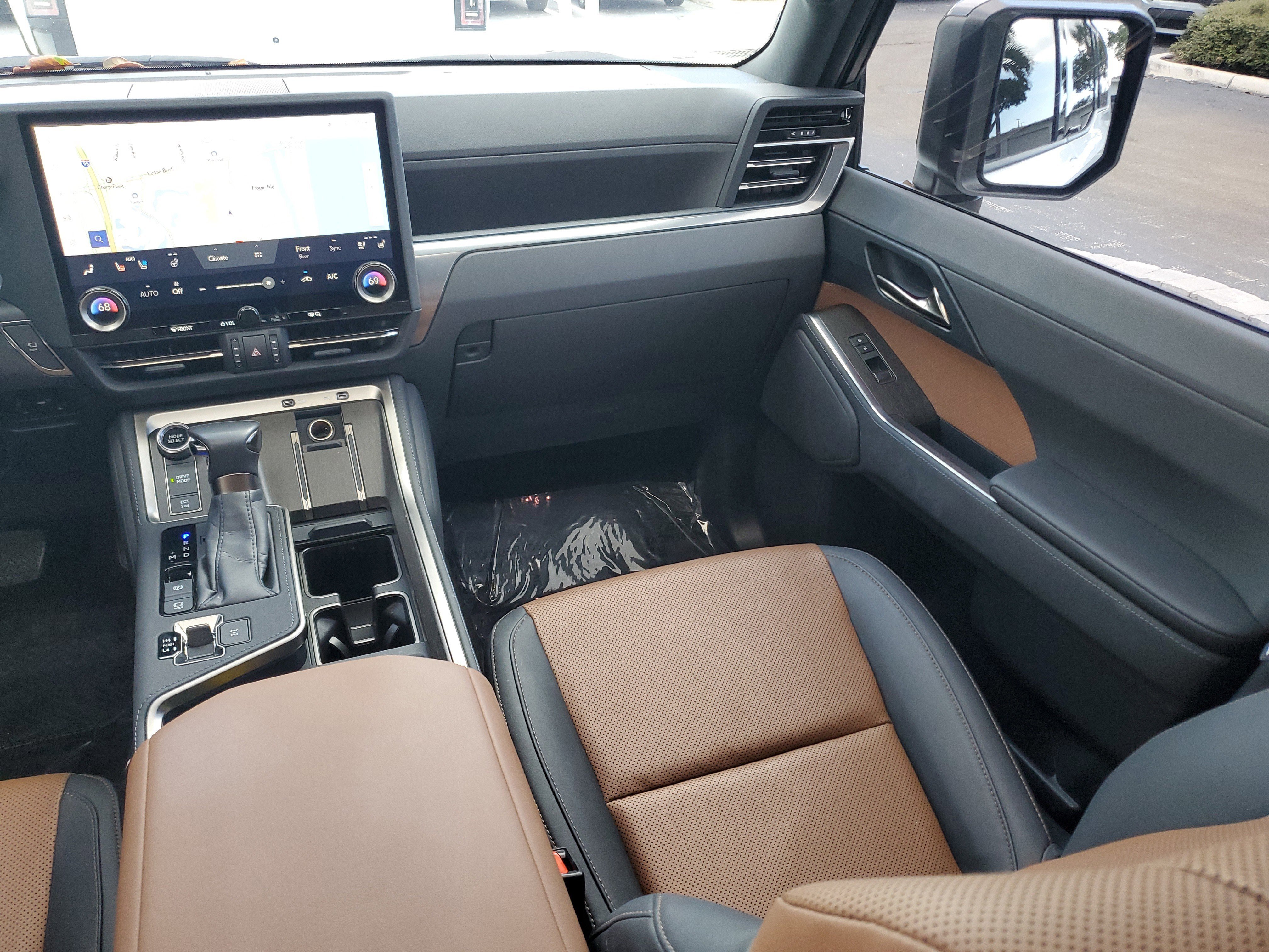 Used 2024 Lexus GX 550 image 17