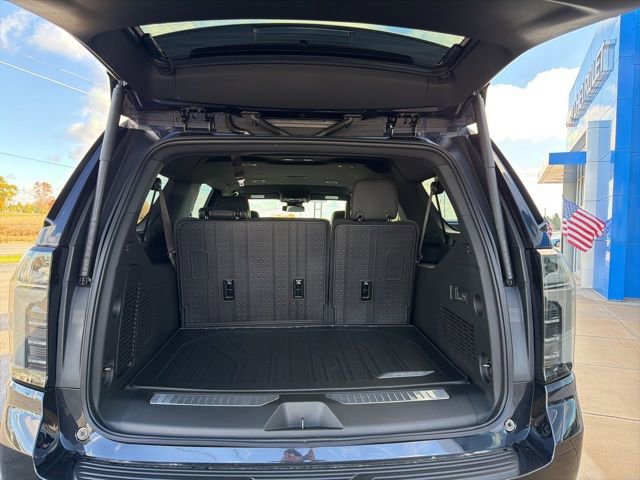New 2026 Chevrolet Suburban Premier image 8