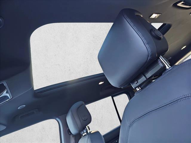 Used 2025 Land Rover Defender 110 X-Dynamic SE image 29