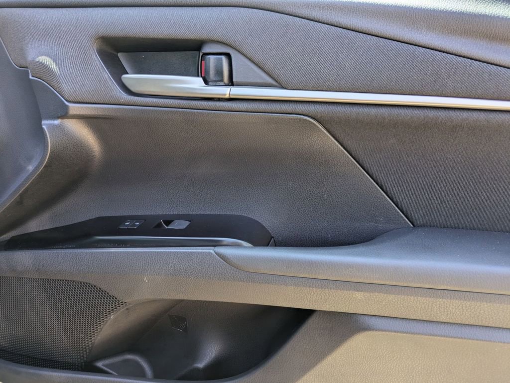 Used 2025 Toyota Camry LE image 33