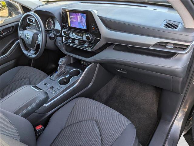 Used 2025 Toyota Highlander LE image 23