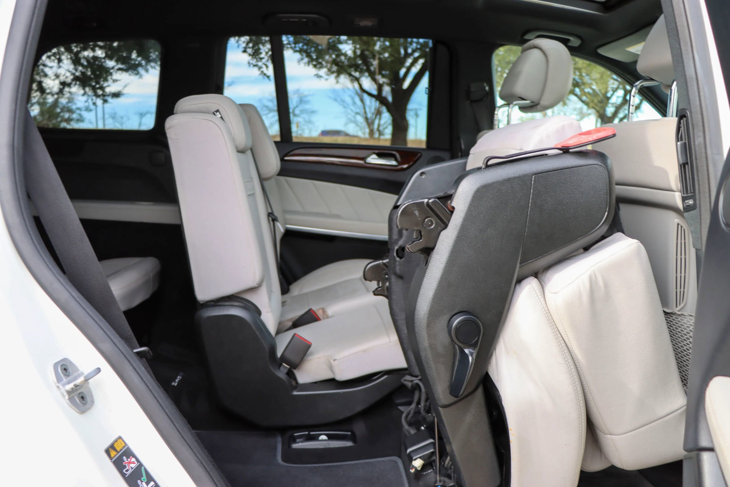 Used 2015 Mercedes-Benz GL 550 4MATIC image 37