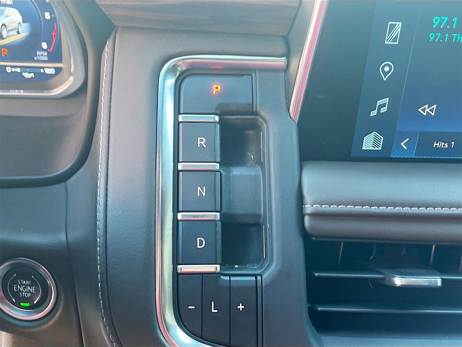 Used 2023 Chevrolet Tahoe LT w/ Luxury Package image 17