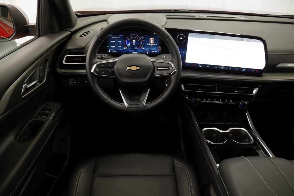 Used 2025 Chevrolet Traverse LT w/ Driver Confidence Package FWD image 14