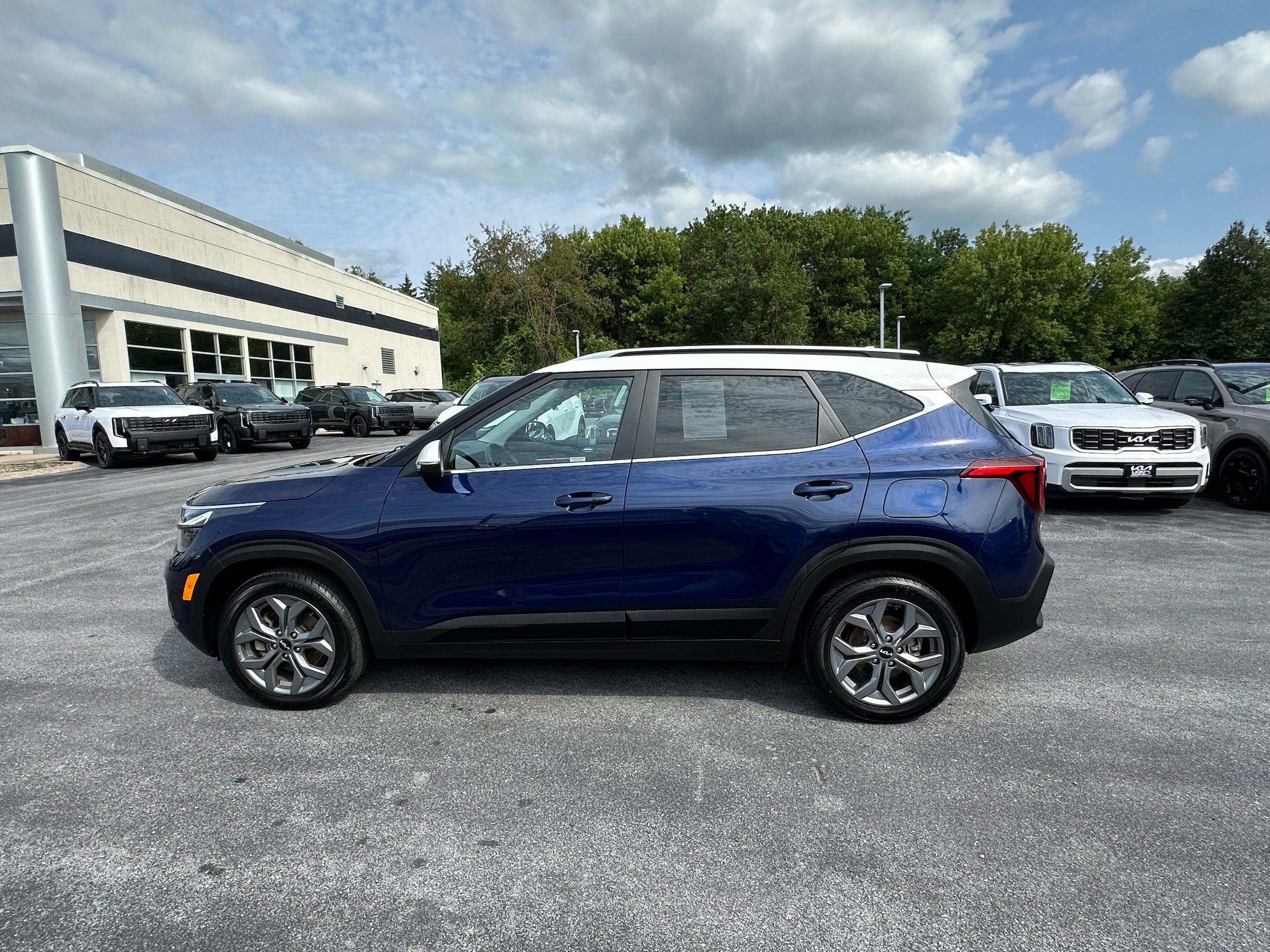 Used 2024 Kia Seltos S AWD/4WD image 8