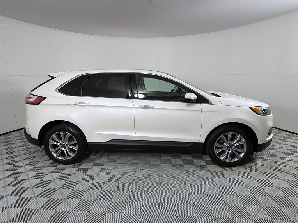 Used 2019 Ford Edge Titanium w/ Equipment Group 301A AWD/4WD image 4