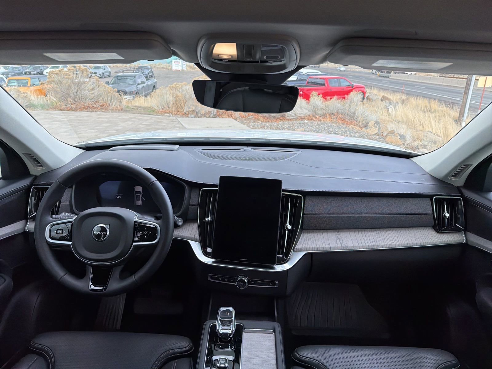 Used 2025 Volvo XC90 T8 Ultra w/ Protection Package Premier image 9