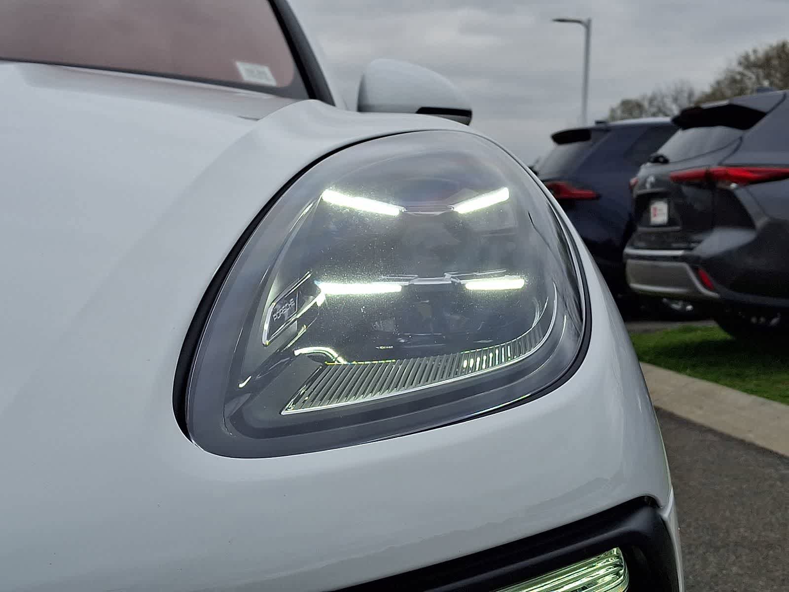 Used 2022 Porsche Macan AWD/4WD image 10