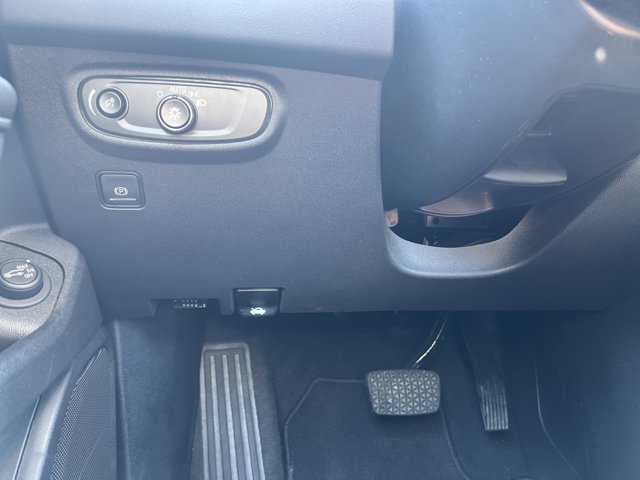 Used 2023 GMC Terrain SLE w/ Driver Convenience Package FWD image 18