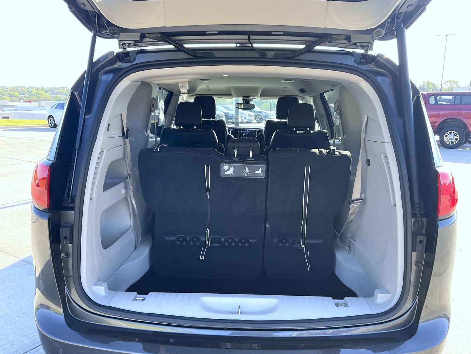 Used 2018 Chrysler Pacifica Touring-L Plus FWD image 9