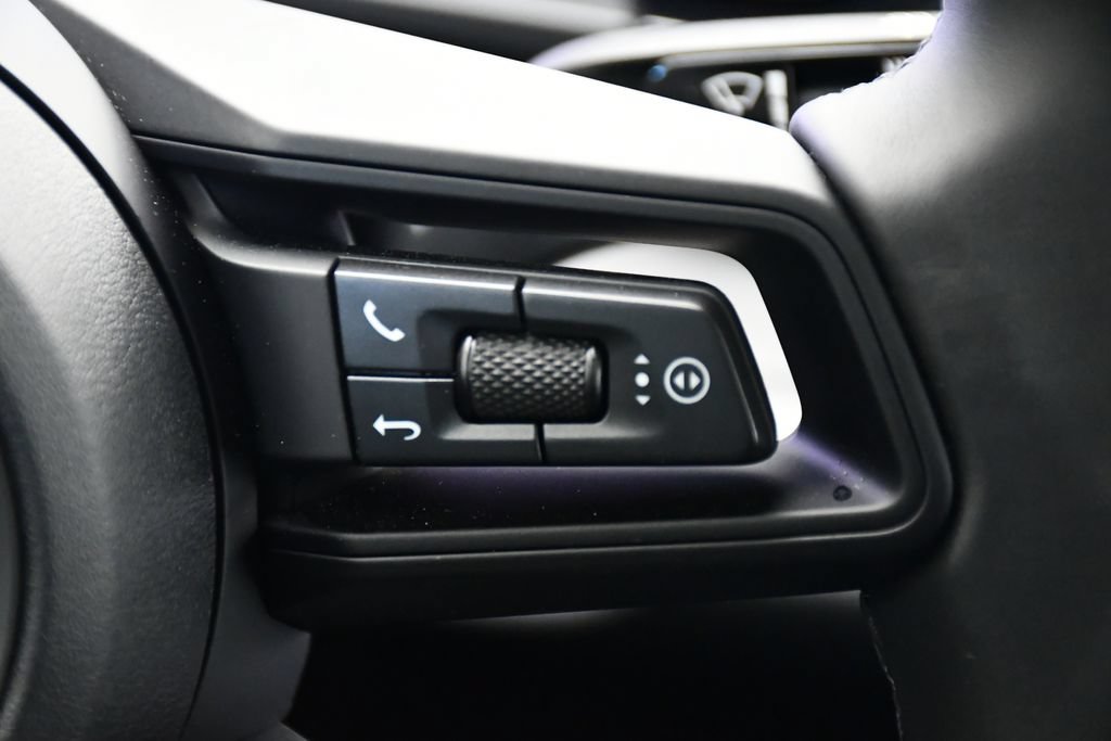 Certified 2025 Porsche Macan 4S Electric AWD/4WD image 27