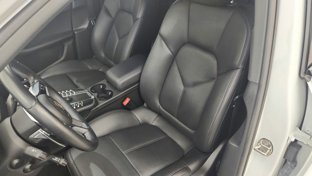 Used 2017 Porsche Macan GTS AWD/4WD image 15