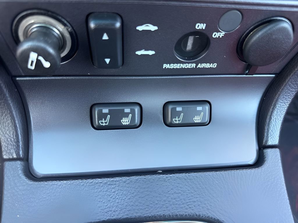 Used 2003 Ford Thunderbird Deluxe image 19