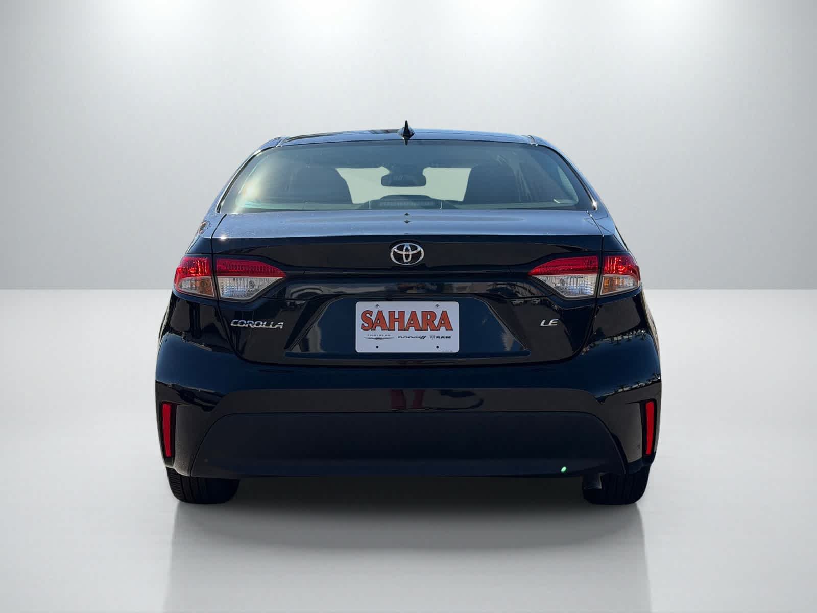 Used 2025 Toyota Corolla LE FWD image 5