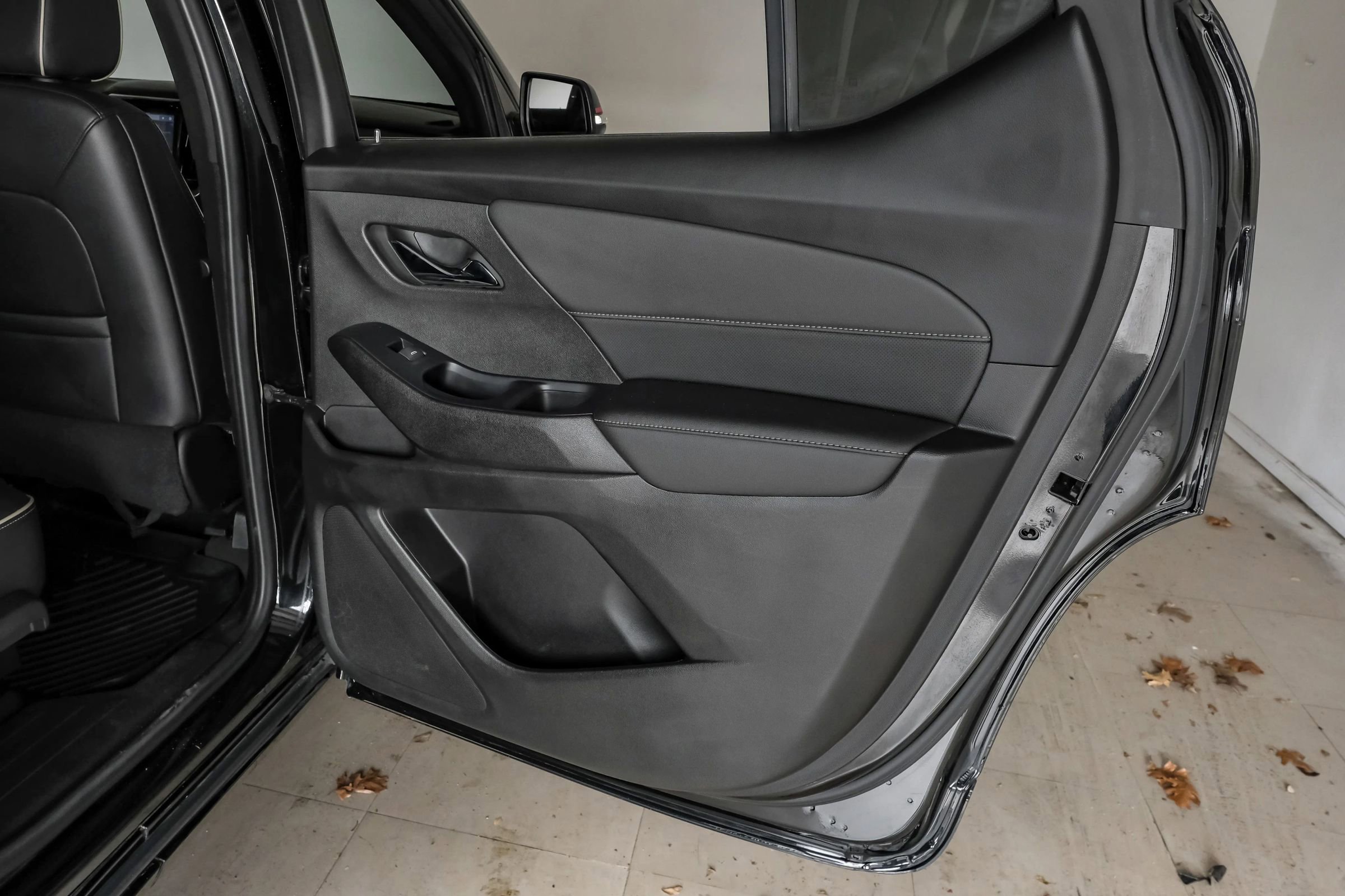 Used 2022 Chevrolet Traverse Premier w/ Redline Edition FWD image 59