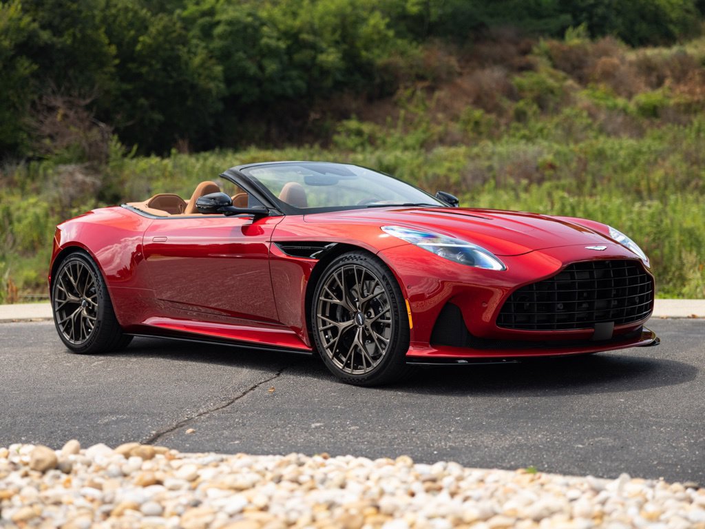 Used 2025 Aston Martin DB12 Convertible RWD image 9
