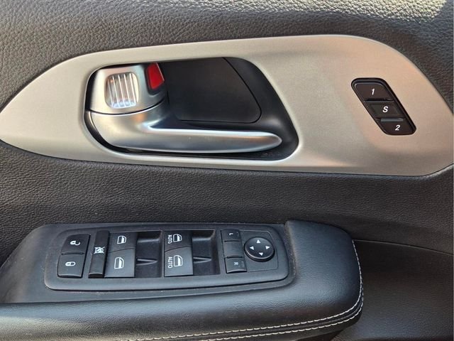 Used 2024 Chrysler Pacifica Limited FWD image 24