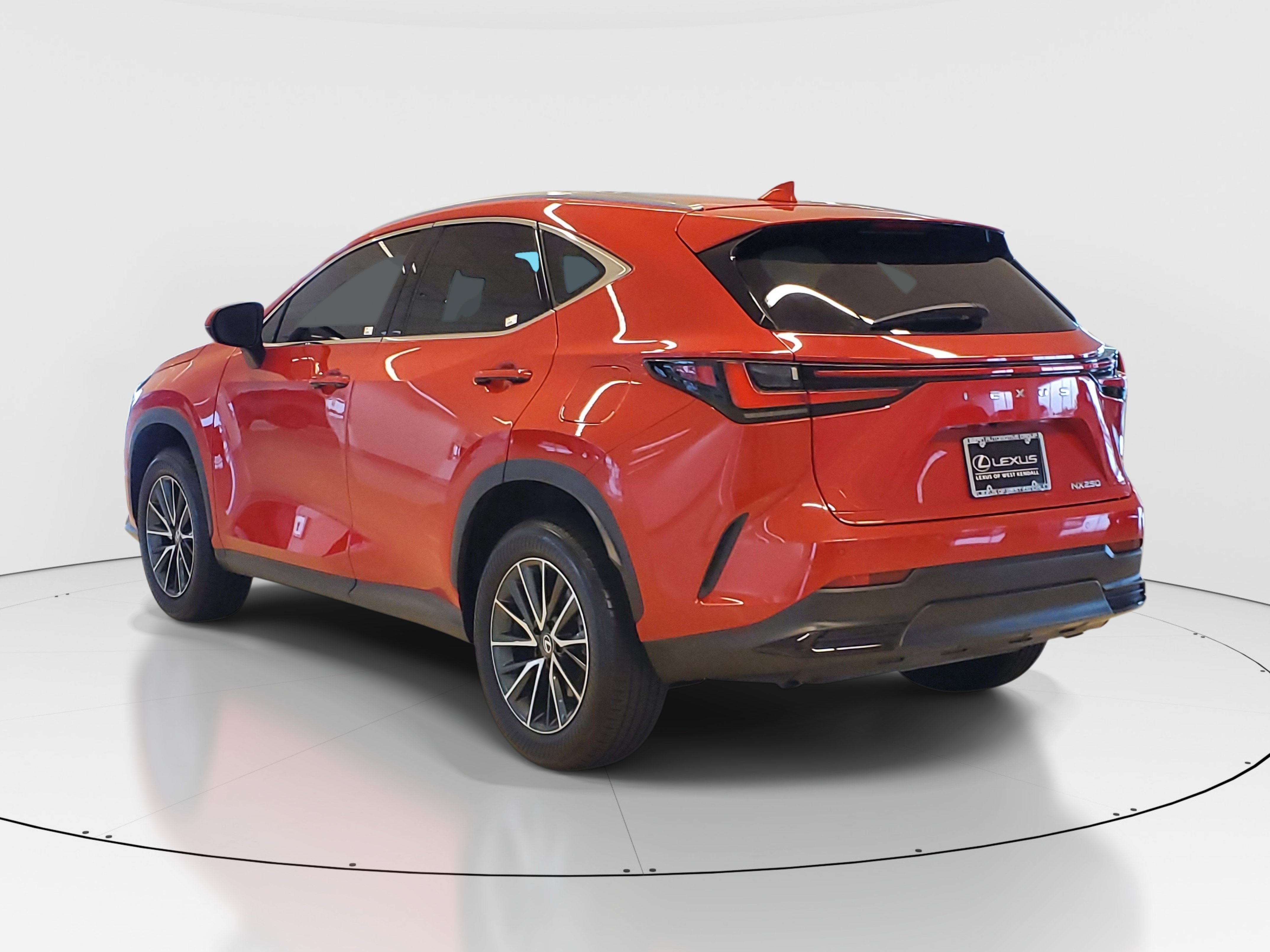 Used 2025 Lexus NX 250 FWD w/ Accessory Package (Z1) image 5