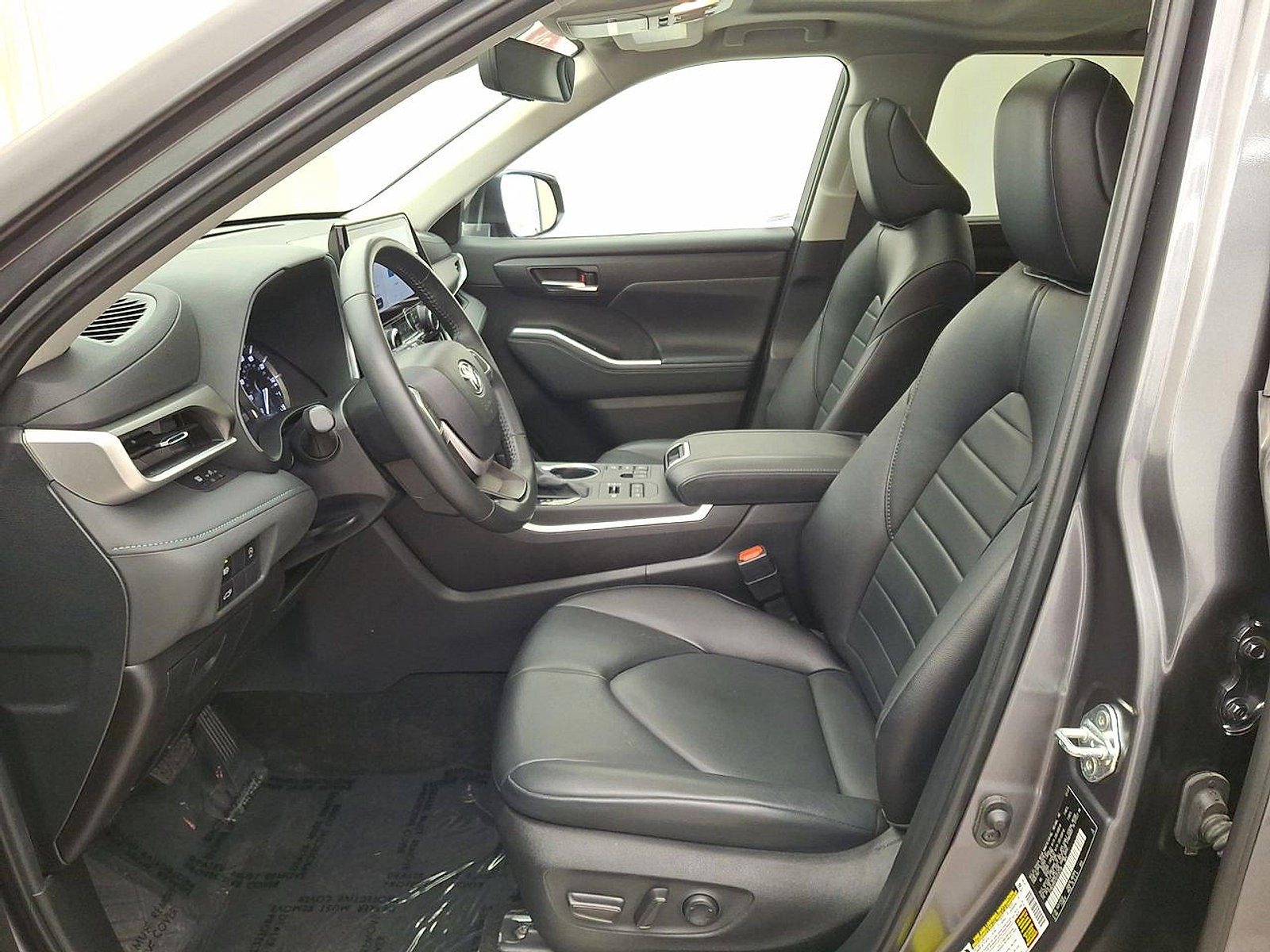 Certified 2024 Toyota Highlander XLE image 11