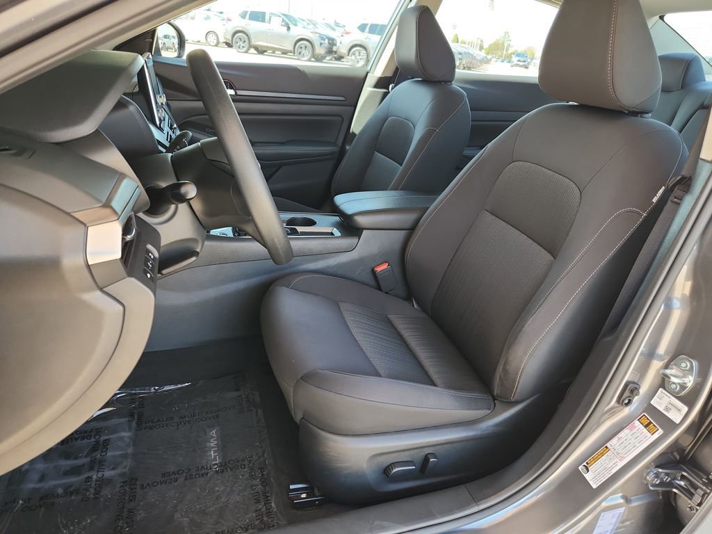 Used 2025 Nissan Altima 2.5 SV image 12